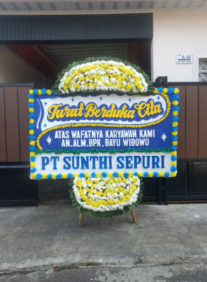 Papan Bunga Duka di Girian Weru Satu