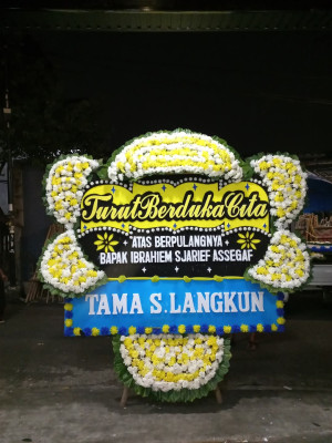 Papan Bunga Duka di Girian Weru Satu