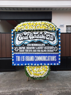 Papan Bunga Duka di Girian Weru Satu